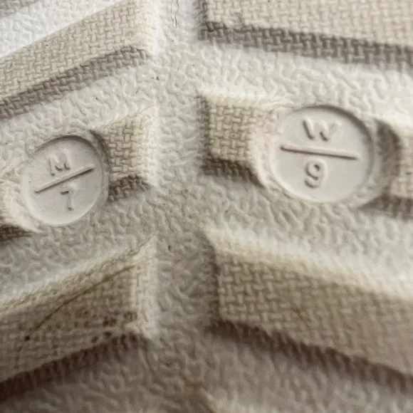 CROCS Classic White and Gray Fuzzy Lined Mules & Clogs - Picture 5 of 8